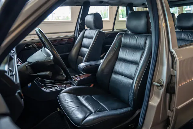 MERCEDES-BENZ E 220 T