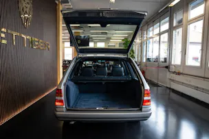 MERCEDES-BENZ E 220 T