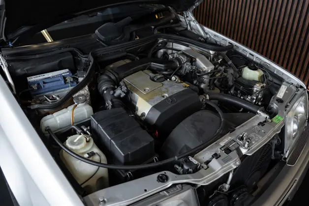 MERCEDES-BENZ E 220 T