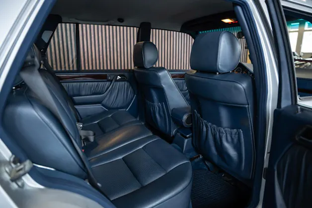 MERCEDES-BENZ E 220 T