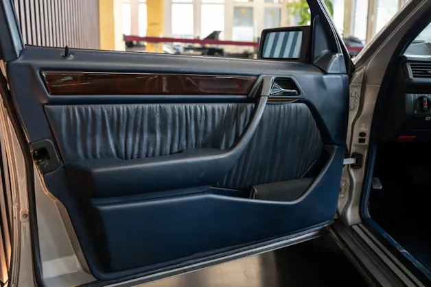 MERCEDES-BENZ E 220 T