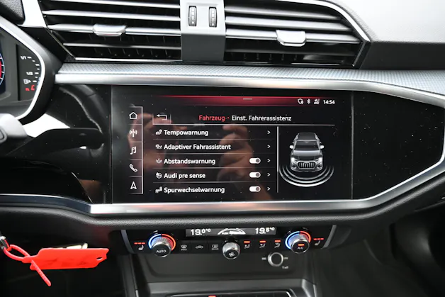 AUDI Q3 40 TFSI S line quattro S-tronic + AHK 2100kg