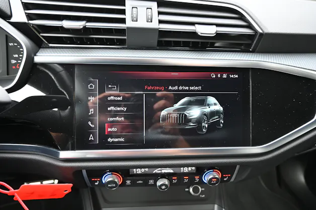 AUDI Q3 40 TFSI S line quattro S-tronic + AHK 2100kg