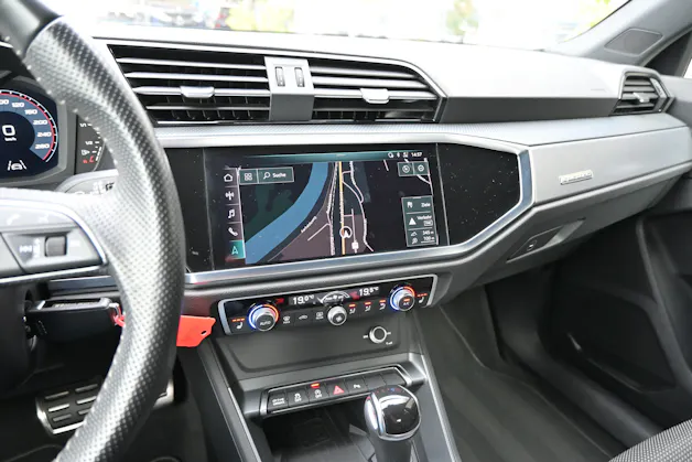 AUDI Q3 40 TFSI S line quattro S-tronic + AHK 2100kg