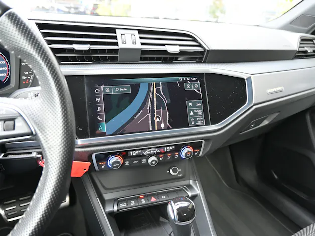 AUDI Q3 40 TFSI S line quattro S-tronic + AHK 2100kg