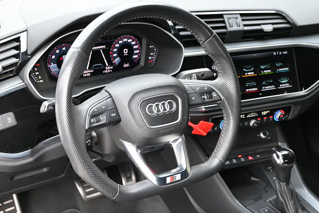 AUDI Q3 40 TFSI S line quattro S-tronic + AHK 2100kg