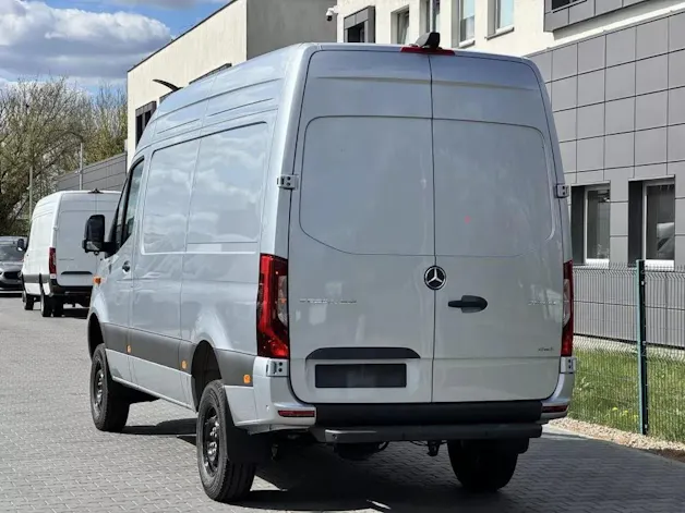 MERCEDES-BENZ Sprinter 319 CDI Standard 9G-TRONIC 4x4
