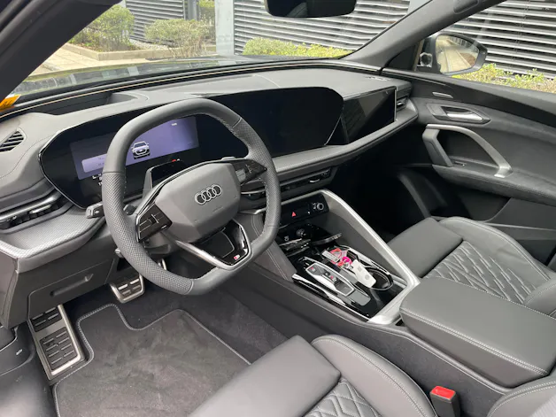 AUDI SQ5 TFSI quattro S-tronic, Modell 2027