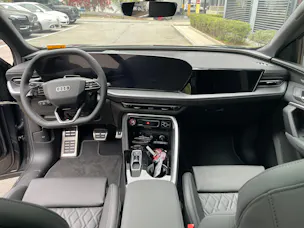 AUDI SQ5 TFSI quattro S-tronic, Modell 2027