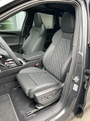 AUDI SQ5 TFSI quattro S-tronic, Modell 2027