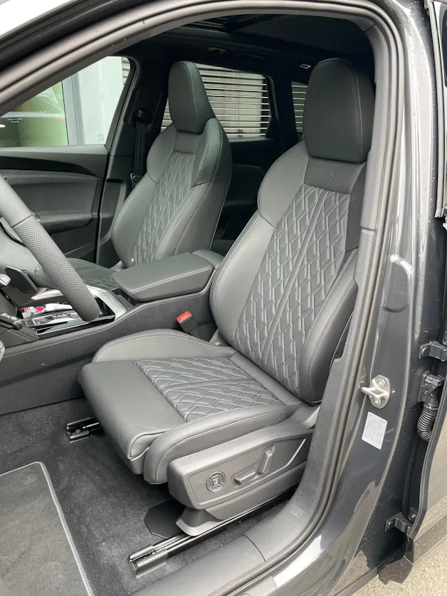 AUDI SQ5 TFSI quattro S-tronic, Modell 2027