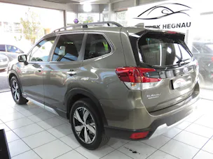 Subaru Forester 2.0i e-Boxer Luxury Lineartronic (Automat, Hybrid)