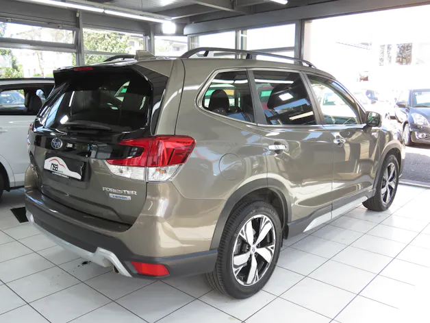 Subaru Forester 2.0i e-Boxer Luxury Lineartronic (Automat, Hybrid)