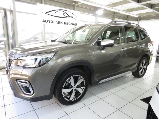 Subaru Forester 2.0i e-Boxer Luxury Lineartronic (Automat, Hybrid)