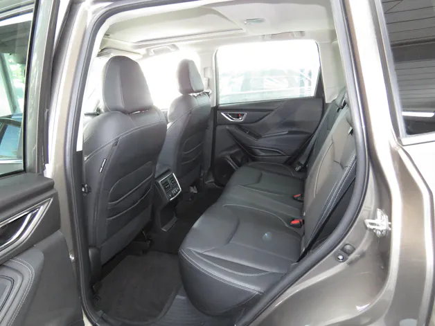 Subaru Forester 2.0i e-Boxer Luxury Lineartronic (Automat, Hybrid)