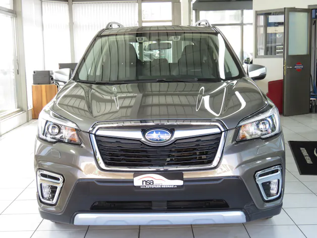 Subaru Forester 2.0i e-Boxer Luxury Lineartronic (Automat, Hybrid)