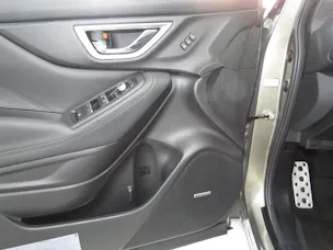 Subaru Forester 2.0i e-Boxer Luxury Lineartronic (Automat, Hybrid)