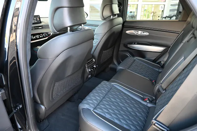 Genesis GV70 2.2 CRDI Luxury Black Edition AT8 AWD 4X4 + Voll-Ausstattung