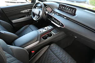 Genesis GV70 2.2 CRDI Luxury Black Edition AT8 AWD 4X4 + Voll-Ausstattung