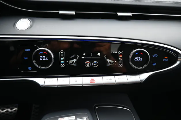 Genesis GV70 2.2 CRDI Luxury Black Edition AT8 AWD 4X4 + Voll-Ausstattung