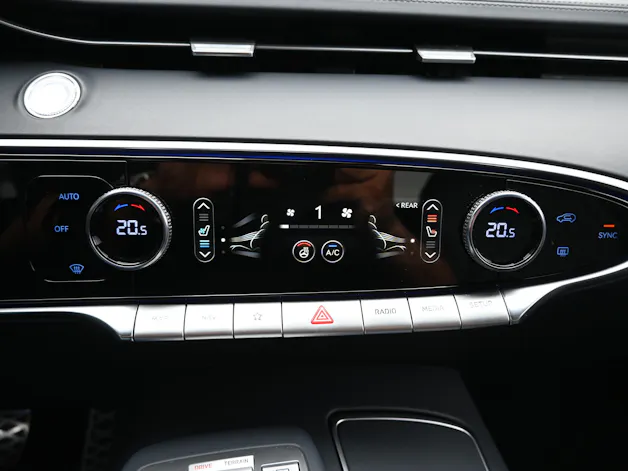 Genesis GV70 2.2 CRDI Luxury Black Edition AT8 AWD 4X4 + Voll-Ausstattung