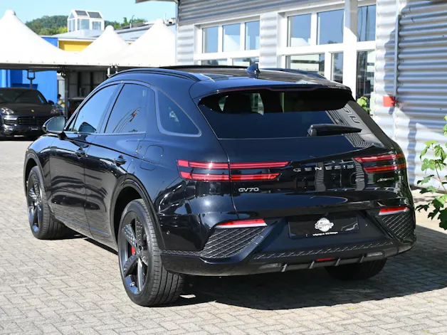 Genesis GV70 2.2 CRDI Luxury Black Edition AT8 AWD 4X4 + Voll-Ausstattung
