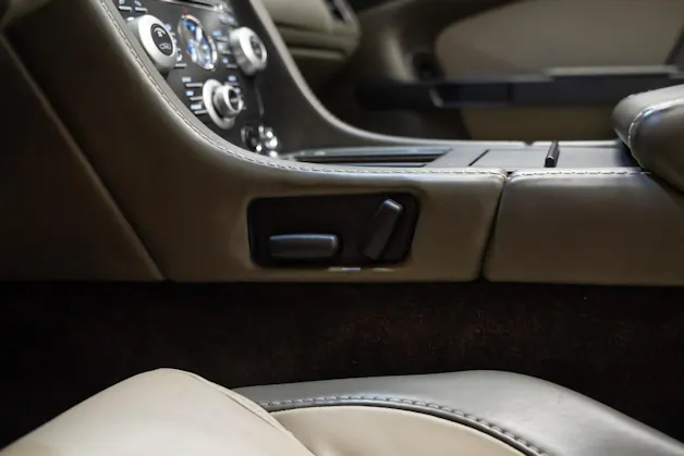 ASTON MARTIN V8 Vantage 4.7 Sportshift