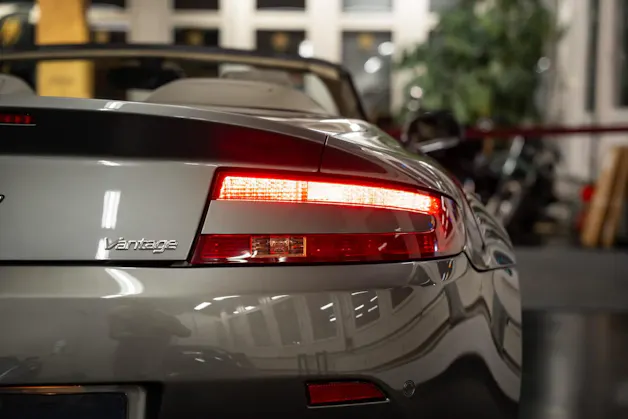 ASTON MARTIN V8 Vantage 4.7 Sportshift