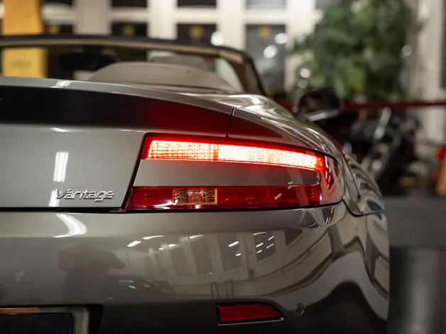 ASTON MARTIN V8 Vantage 4.7 Sportshift