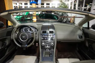 ASTON MARTIN V8 Vantage 4.7 Sportshift