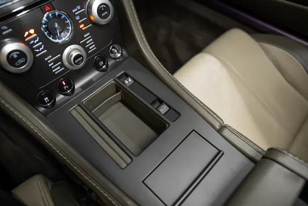 ASTON MARTIN V8 Vantage 4.7 Sportshift