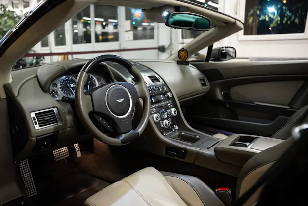 ASTON MARTIN V8 Vantage 4.7 Sportshift