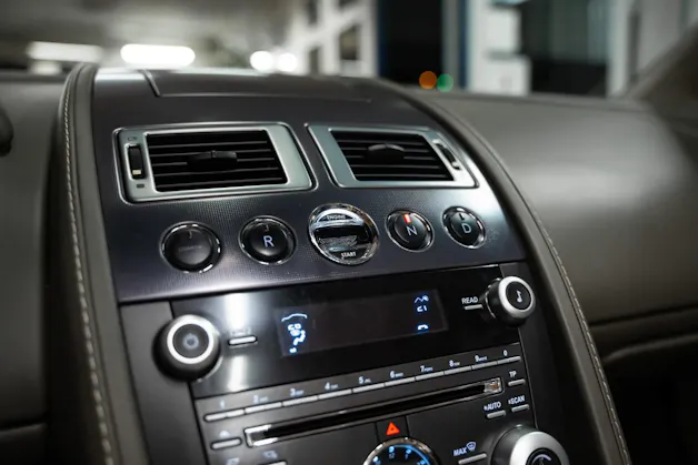 ASTON MARTIN V8 Vantage 4.7 Sportshift