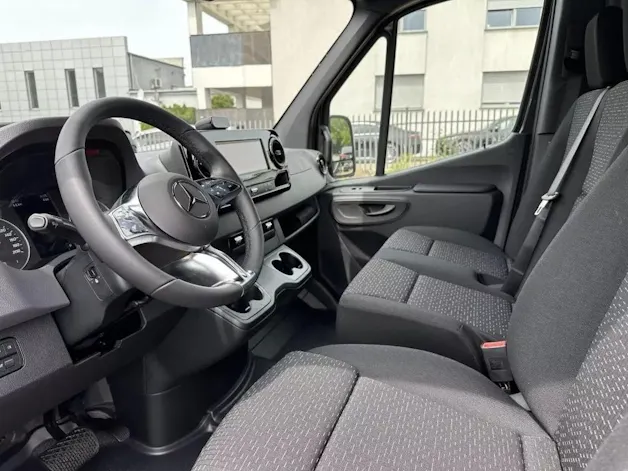 MERCEDES-BENZ Sprinter 319 CDI Standard 9G-TRONIC 4x4