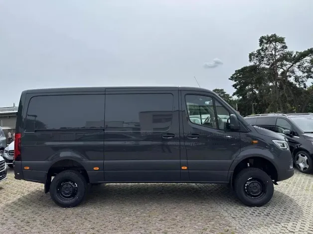 MERCEDES-BENZ Sprinter 319 CDI Standard 9G-TRONIC 4x4