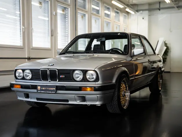 BMW 318iS