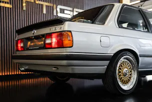 BMW 318iS