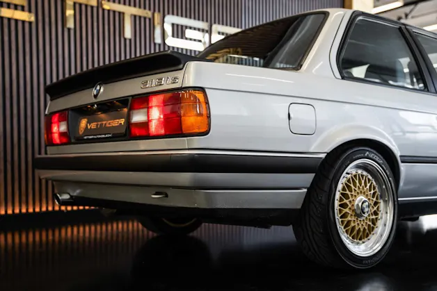 BMW 318iS