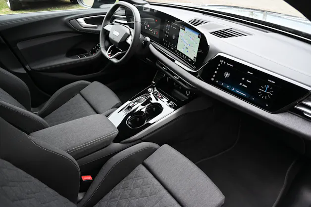 AUDI A5 Avant 40 TFSI S Line Plus S tronic 204PS + Werksgarantie 07.2027