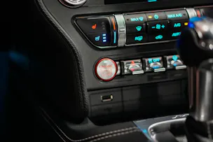 FORD Mustang Fastback 5.0 V8 GT Automat