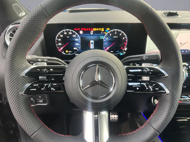 MERCEDES-BENZ GLA-Klasse H247 GLA 250 Swiss Star AMG Line 4matic