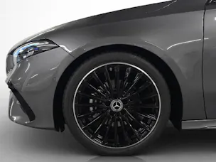MERCEDES-BENZ A 200 AMG Line Night Star