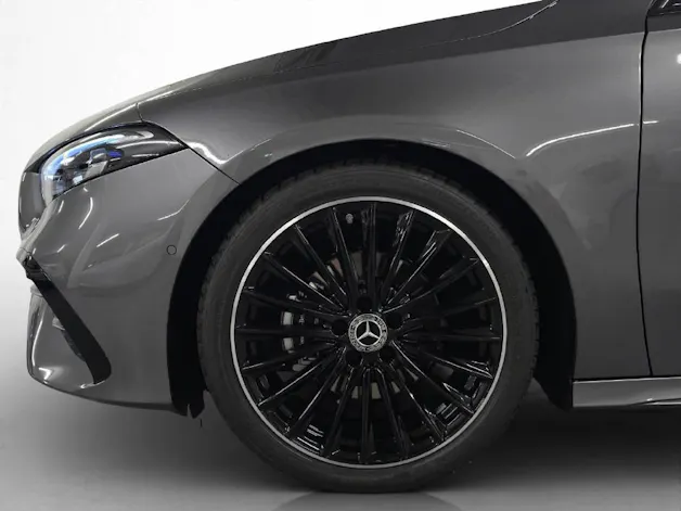 MERCEDES-BENZ A 200 AMG Line Night Star