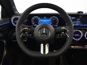 MERCEDES-BENZ A 200 AMG Line Night Star