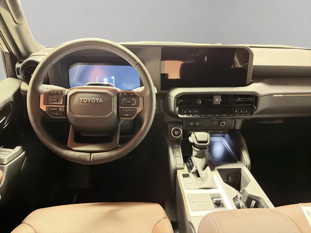 Toyota Land Cruiser 2.8 D 48V Style