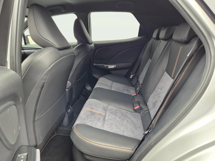 Fahrzeugbild LEXUS LBX