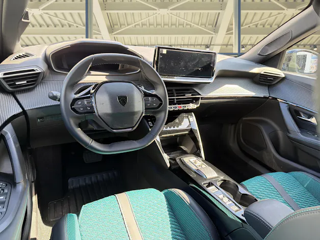 PEUGEOT 2008 1.2 Hybrid 145 Envy