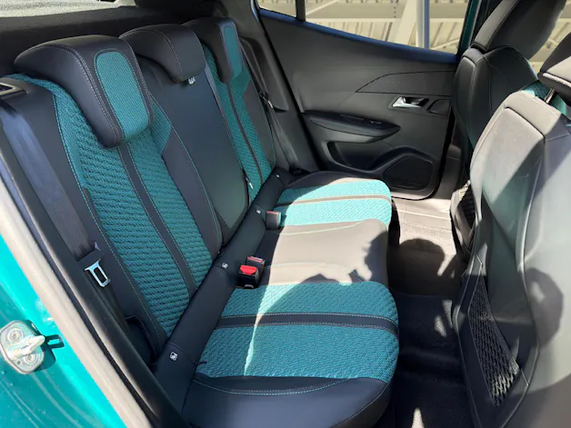 PEUGEOT 2008 1.2 Hybrid 145 Envy