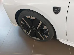 PEUGEOT 308 1.2 Hybrid GT
