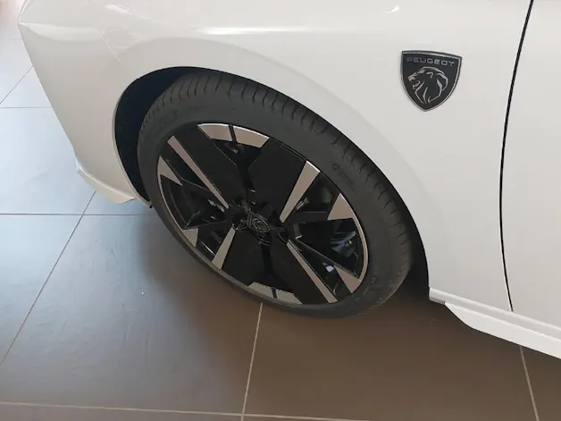 PEUGEOT 308 1.2 Hybrid GT